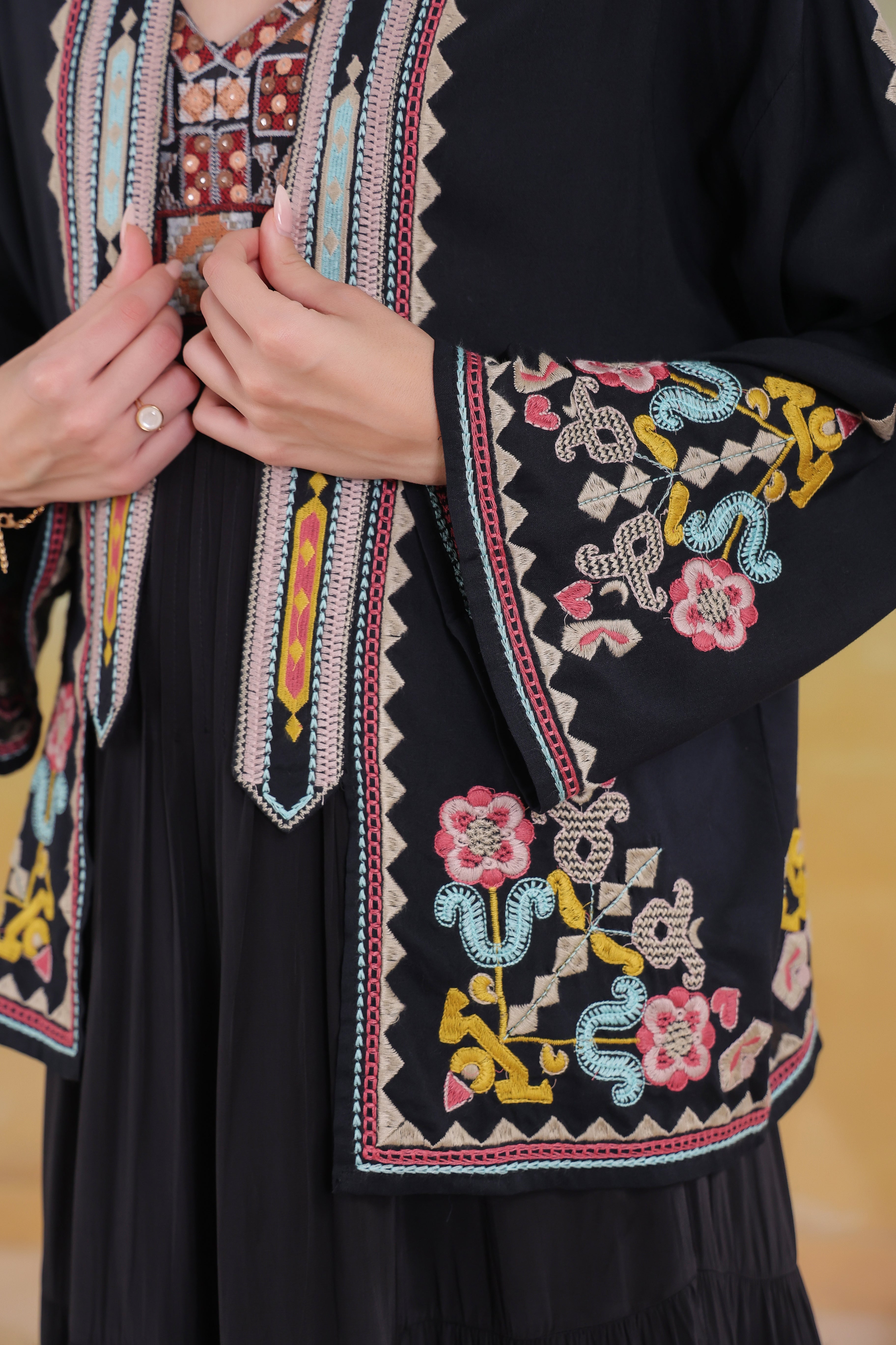 Women’s Black Rayon Solid Embroidered Shrug