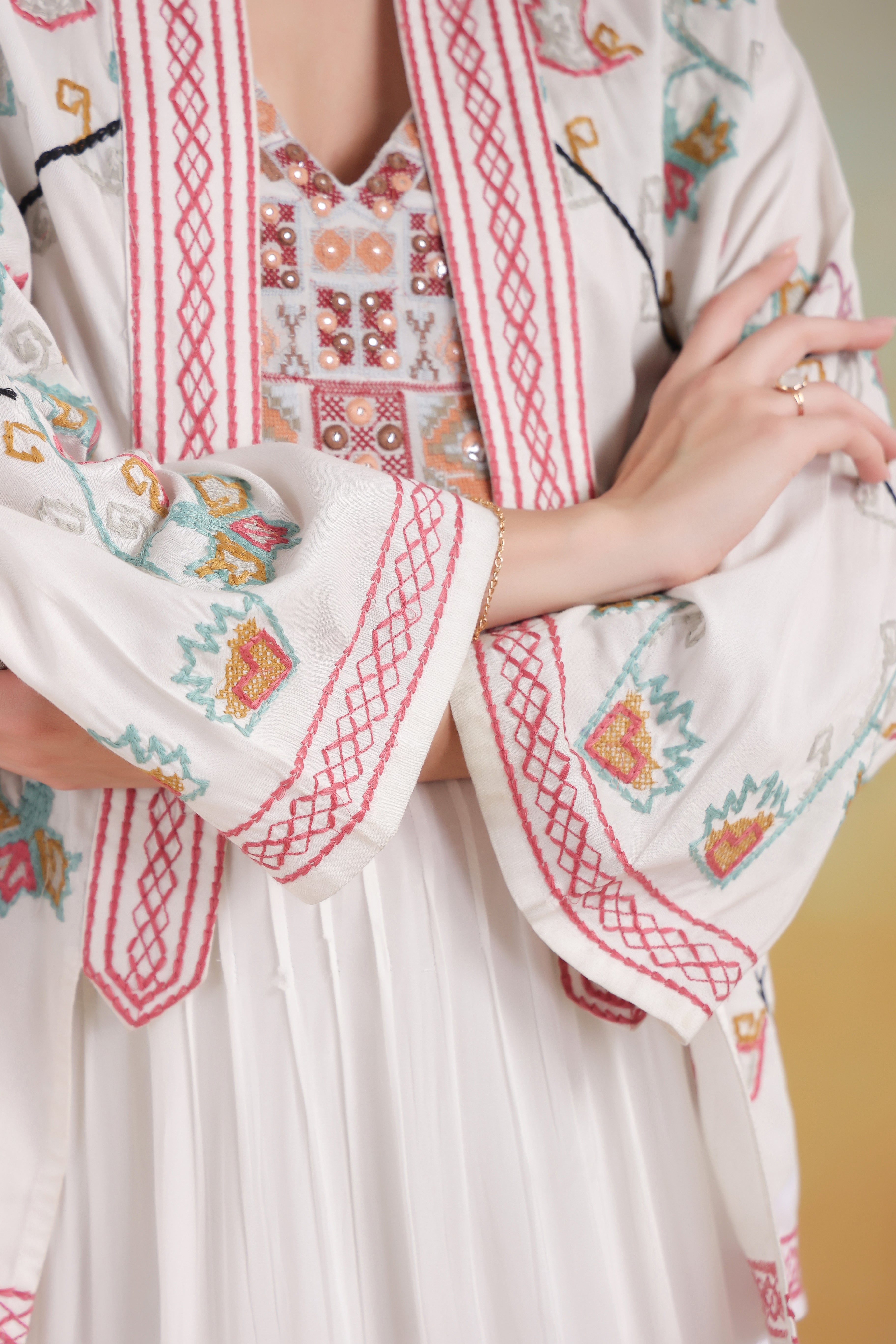 Women’s White Rayon Solid Embroidered Shrug