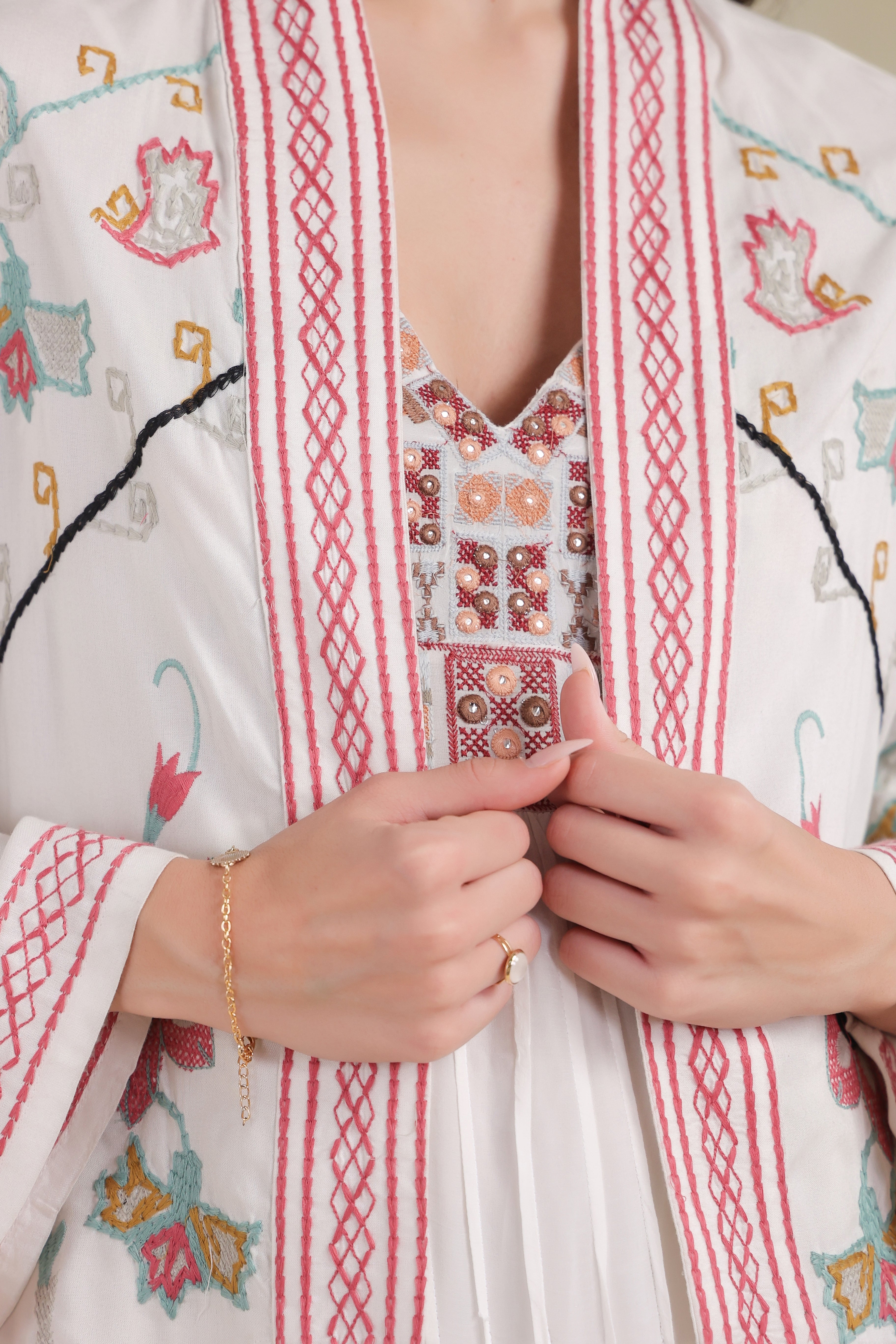 Women’s White Rayon Solid Embroidered Shrug