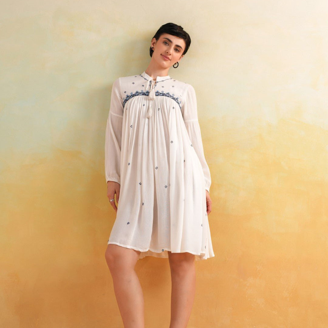 Nyaro Signature White Embroidered Rayon Crepe Short Dress - Nyaro