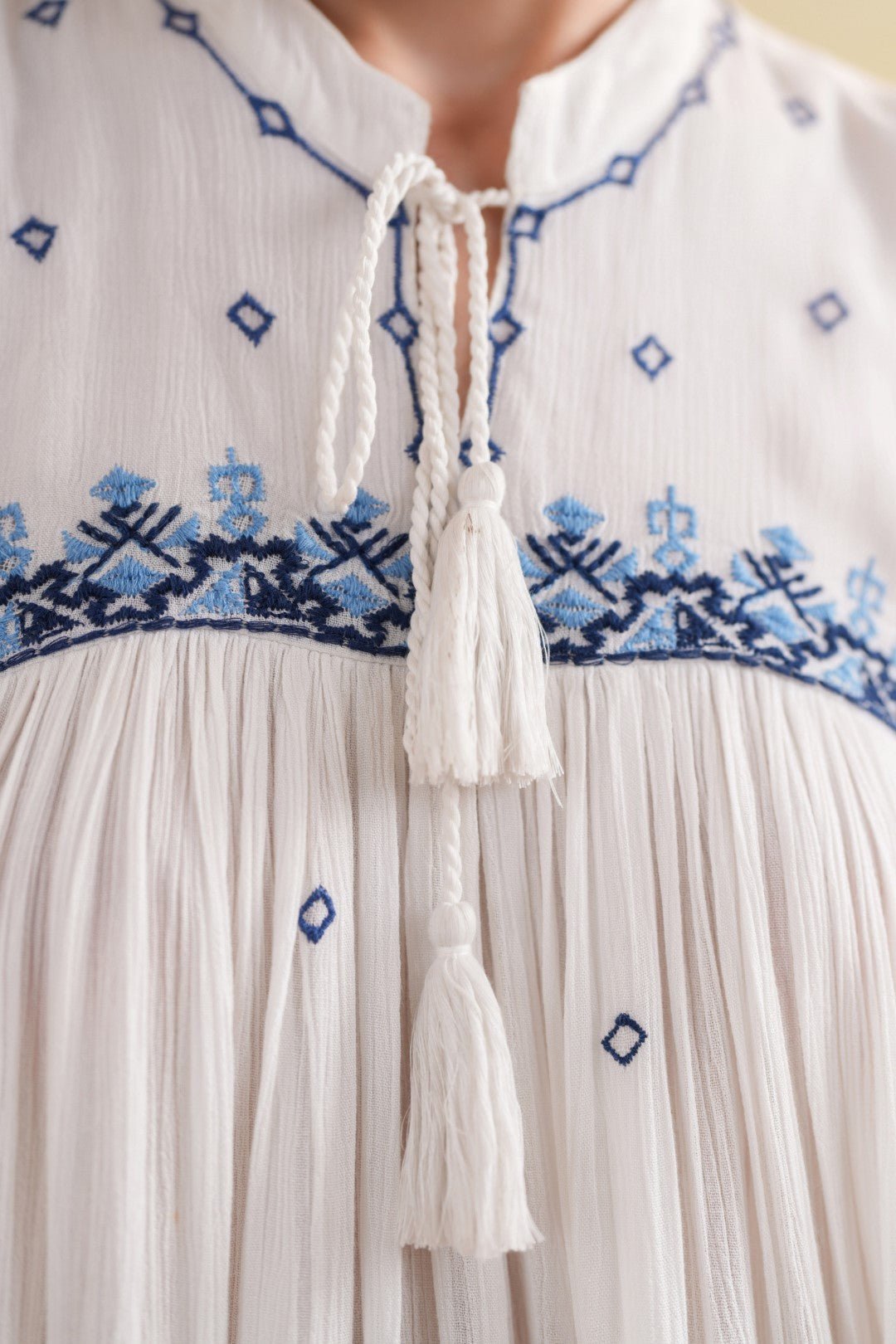 Nyaro Signature White Embroidered Rayon Crepe Short Dress - Nyaro