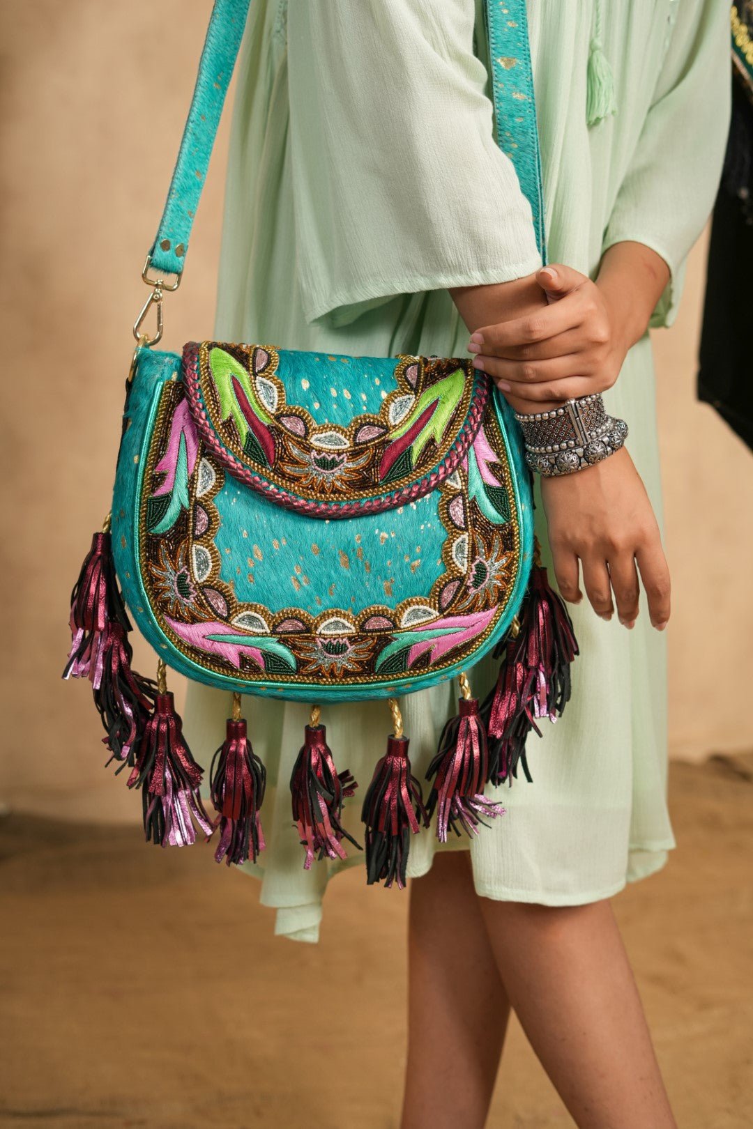 Women Handmade Leather Shoulder Bag With Leather Fringes - Nyaro