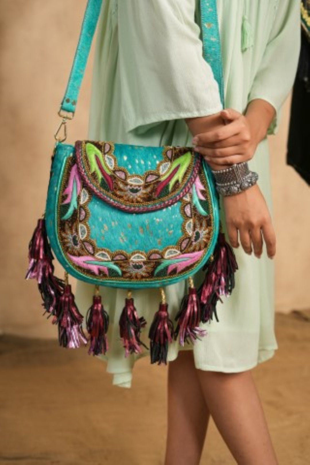 Women Handmade Leather Shoulder Bag With Leather Fringes - Nyaro